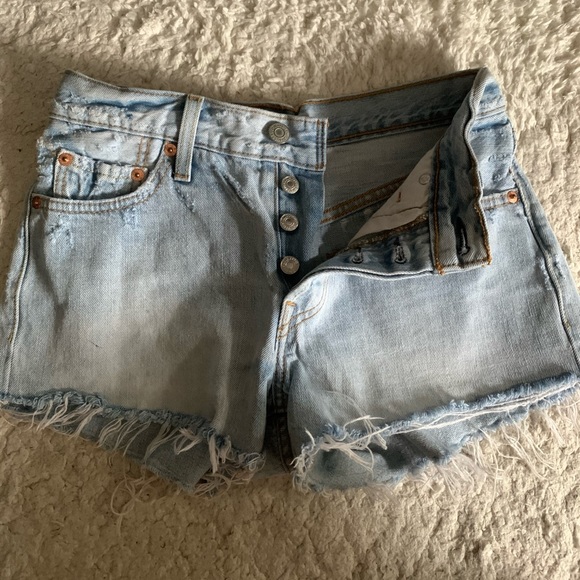Levi's Pants - 🌟BRAND NEW🌟 LEVI’S SHORTS